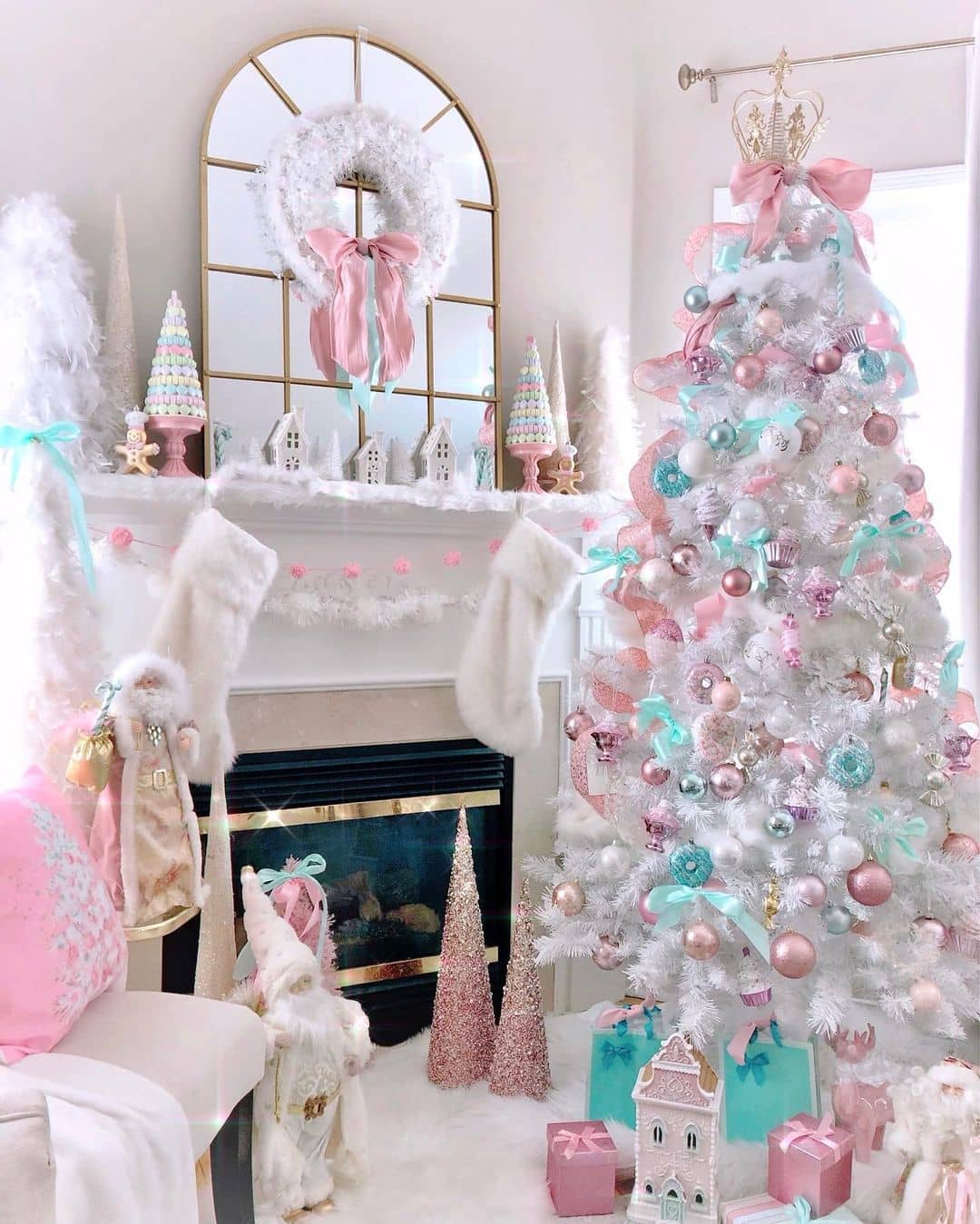 32 Gorgeous Christmas Mantel Decorating Ideas