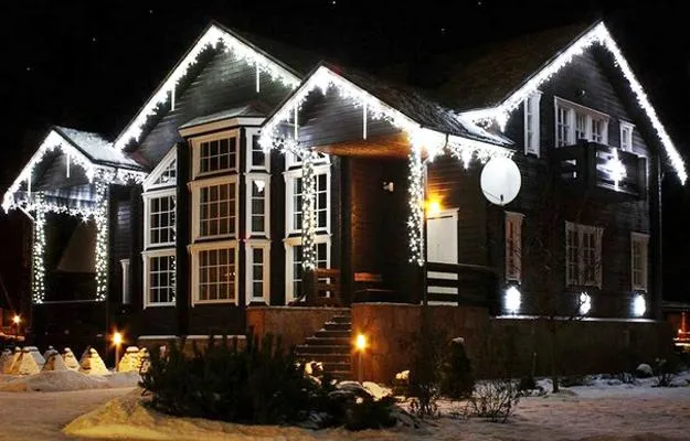 33 Dazzling Ideas for Winter Decorating with Christmas Lights