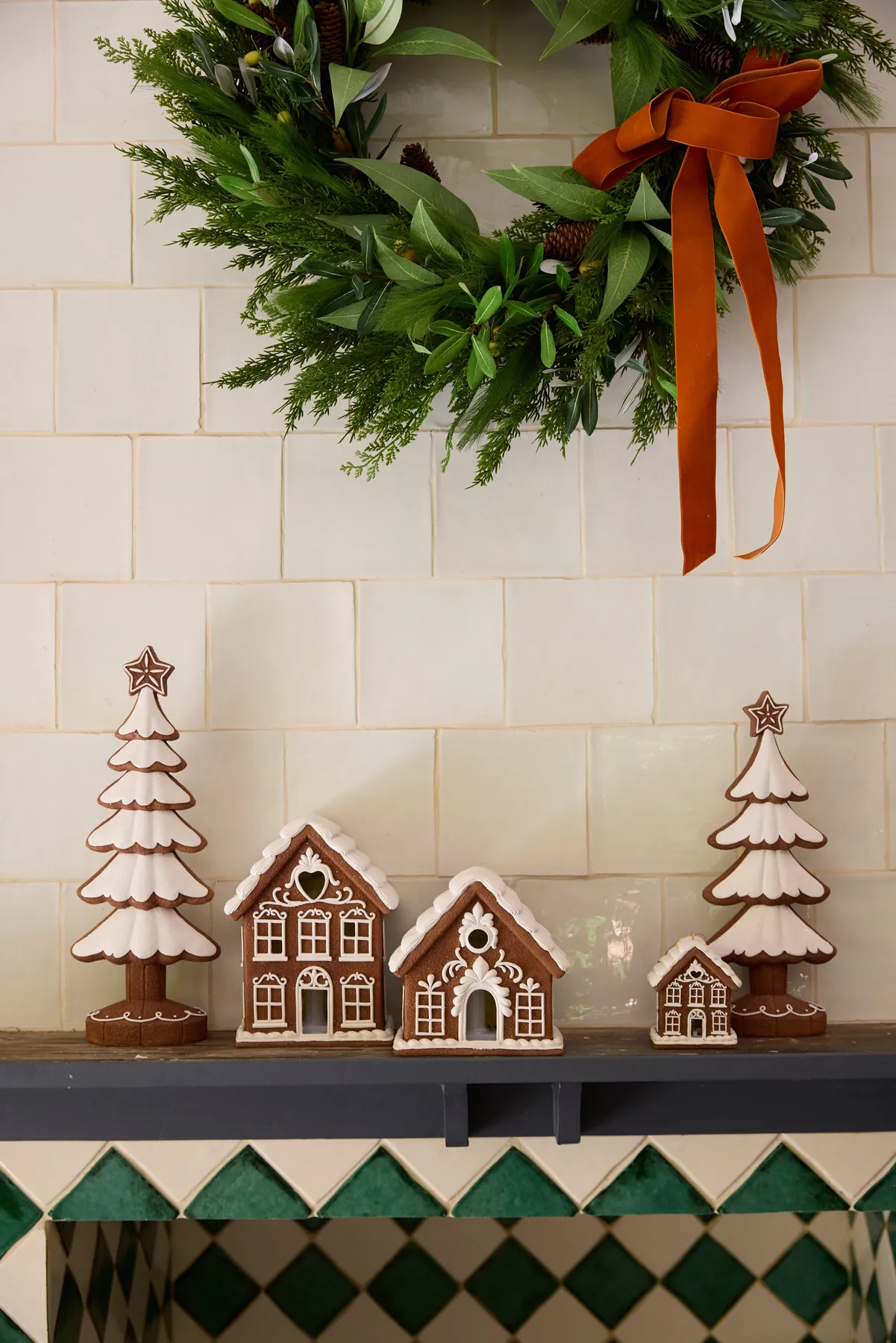 33.5cm Iced Gingerbread Tree – Holly & Ivy