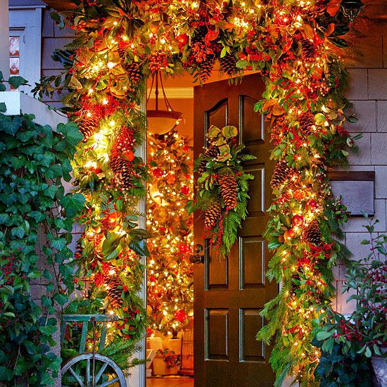 40 Festive Ideas for Front Door Christmas Decorations