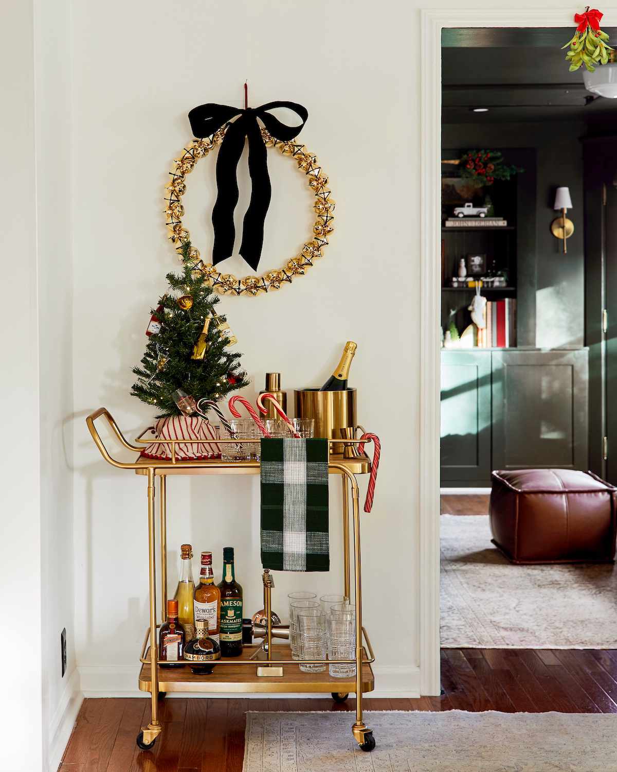 42 Space-Saving Christmas Decorating Ideas That Are Full of Charm