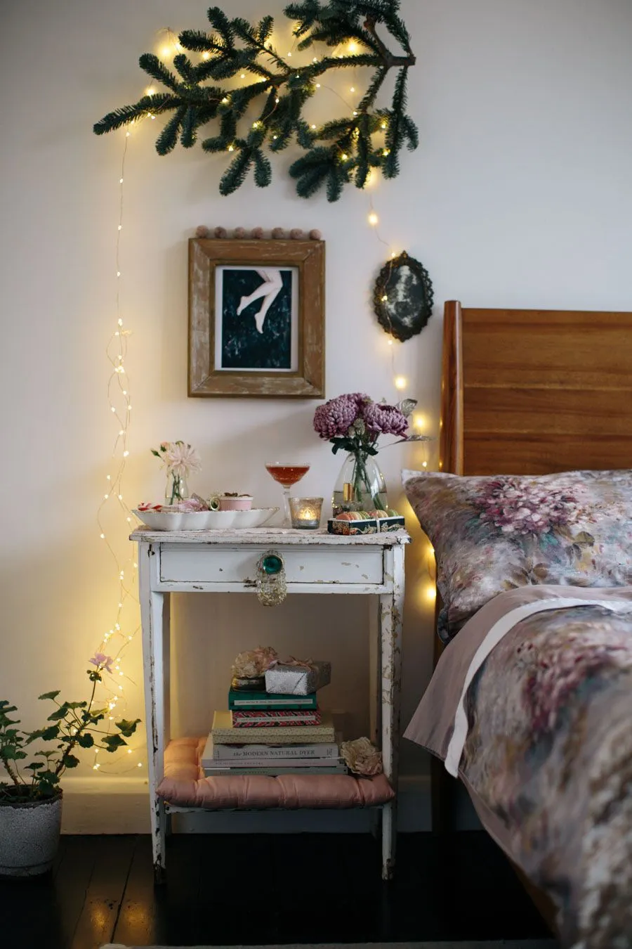 42 Space-Saving Christmas Decorating Ideas That Are Full of Charm
