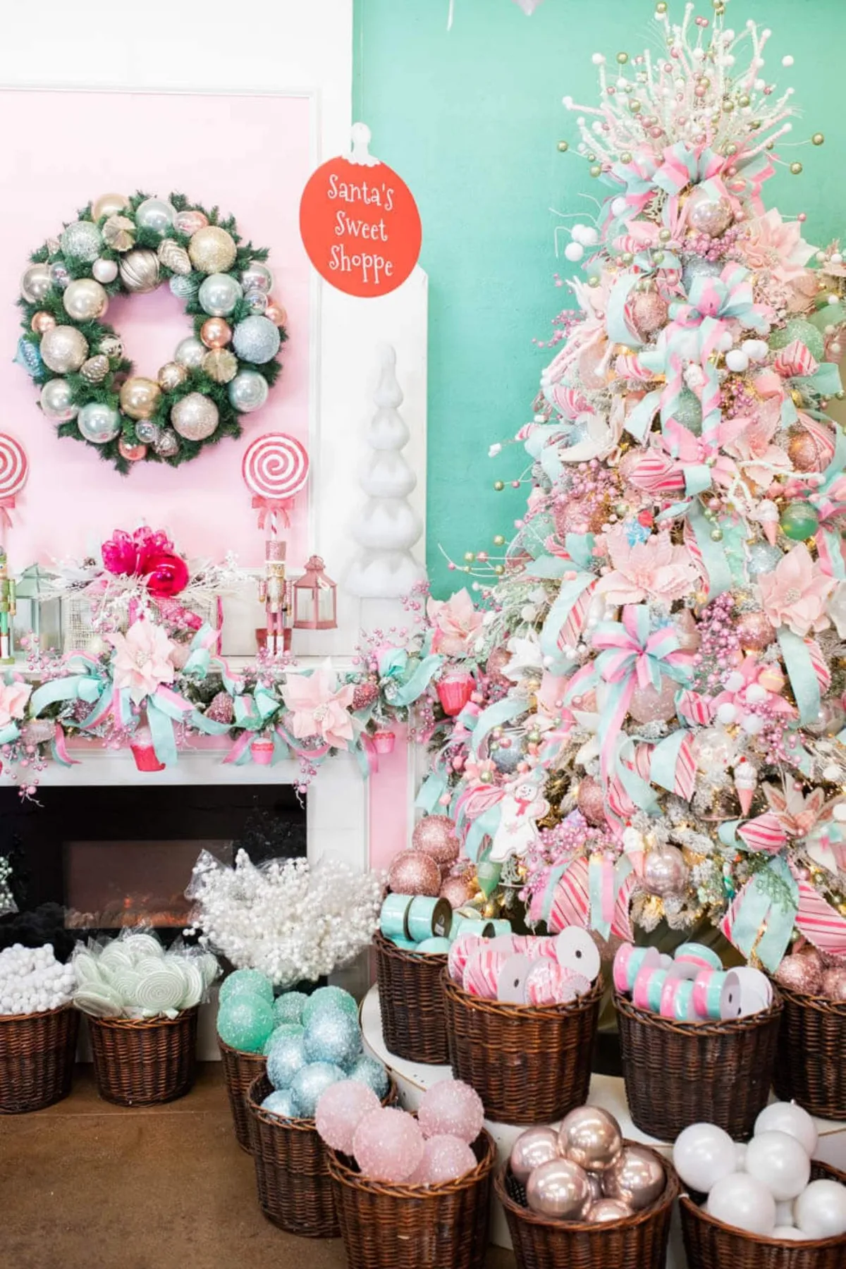48+ Inspirations and Christmas Tree Themes to Love! - Decorator's Warehouse