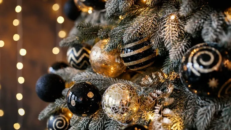 55 Fun Holiday Decor Ideas With Non-Traditional Color Schemes