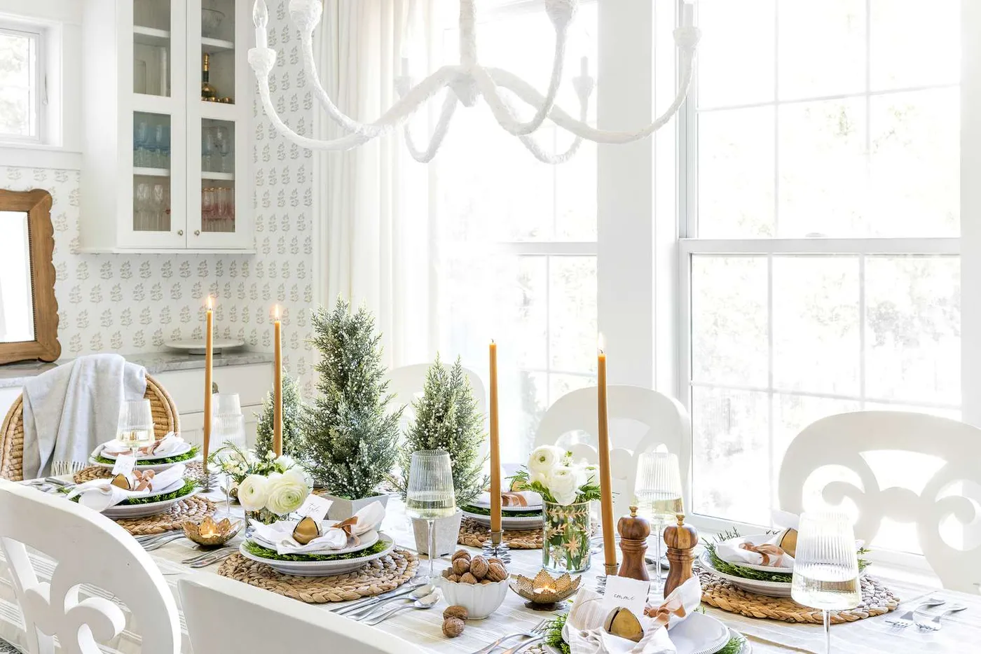 56 Christmas Table Decorating Ideas for Holiday Cheer