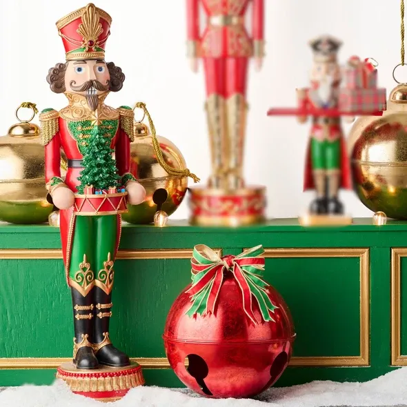 A 90's Christmas | Cozy Nostalgic Holiday Decorations - Page 4