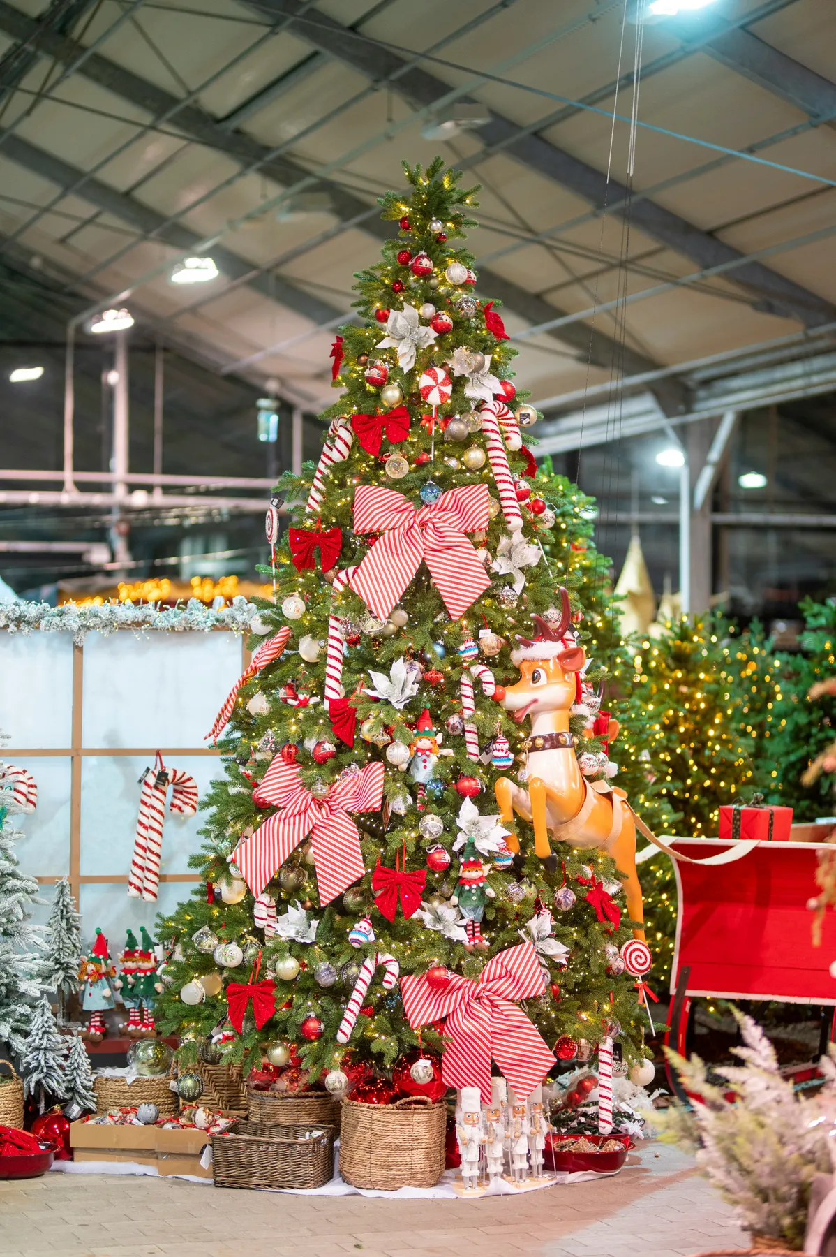 A christmas tree decorated with bows and ornaments
