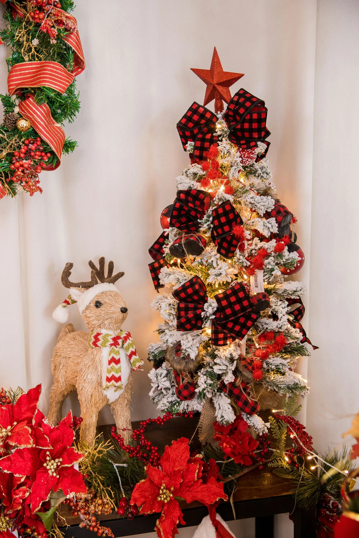 a christmas tree decorated with red and white poinsettis