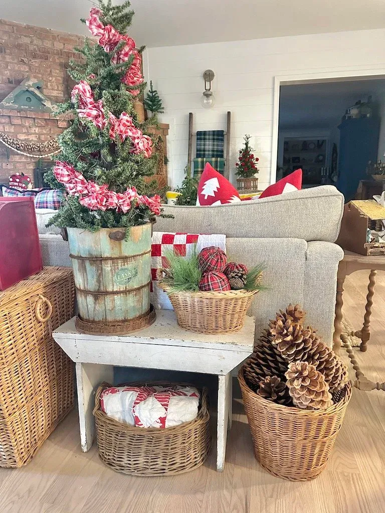 A Complete Christmas Guide: 100 Plus Favorite Ideas Round-up — Country Peony