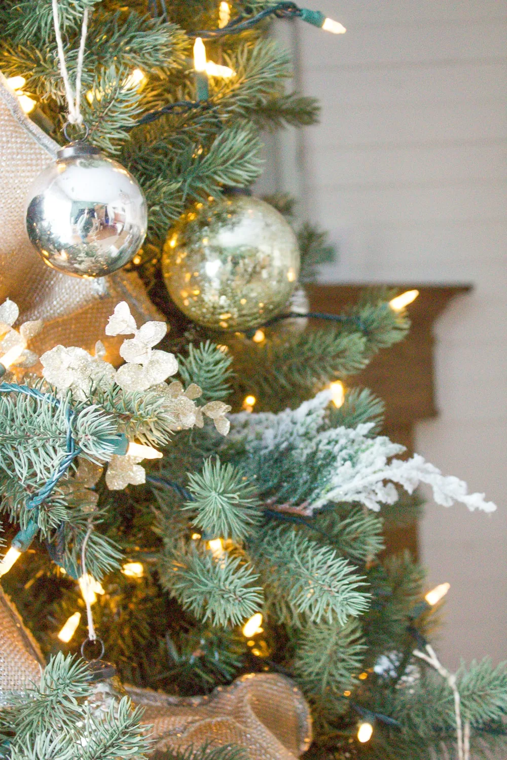 A Cozy Farmhouse Christmas Family Room - Making it in the Mountains