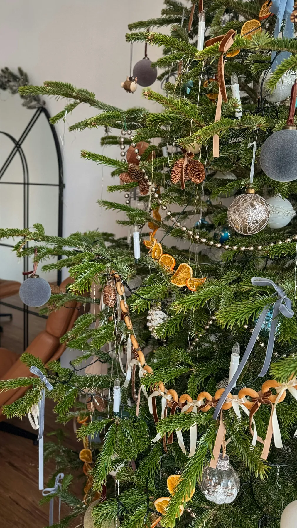 A decorated christmas tree with natural ornaments