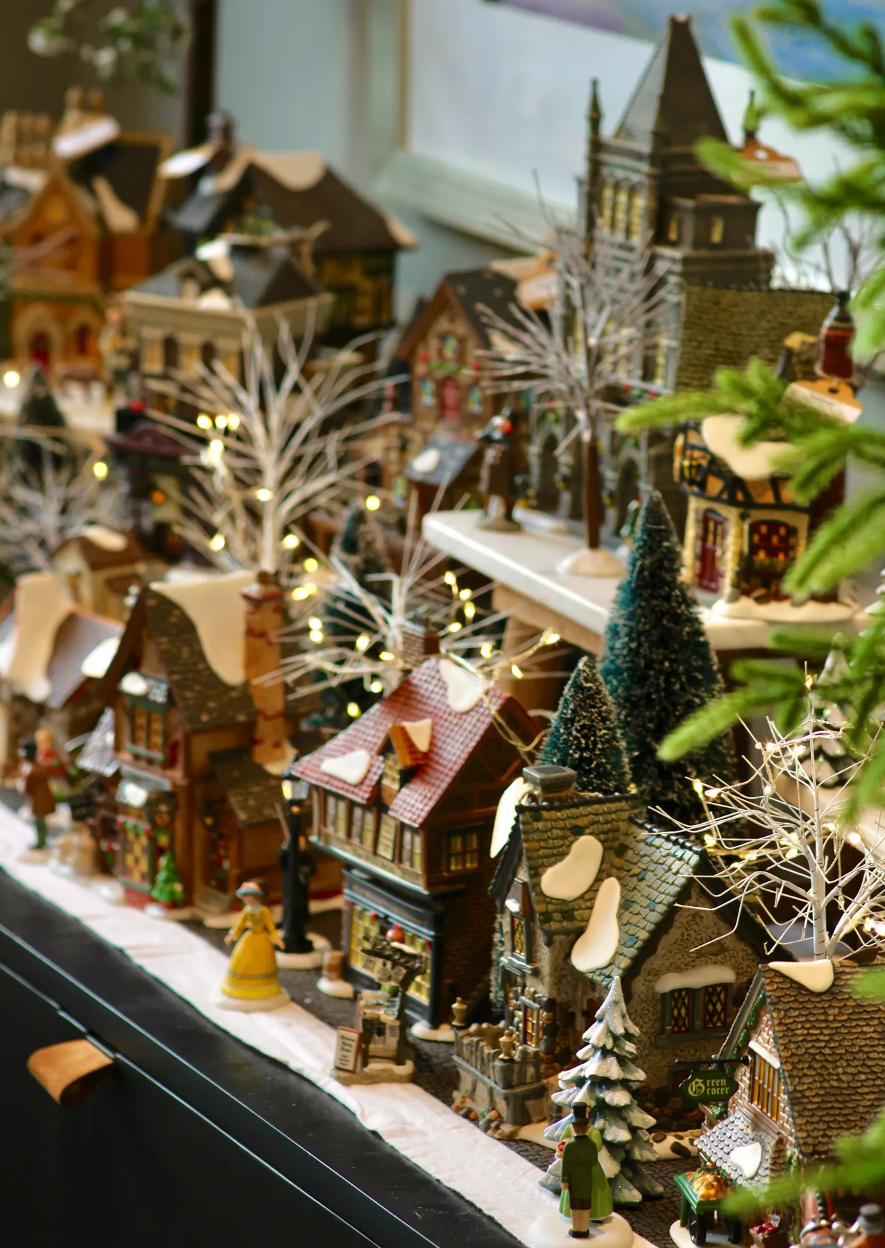 A display of christmas village decorations on a table - Free Photo on  Unsplash
