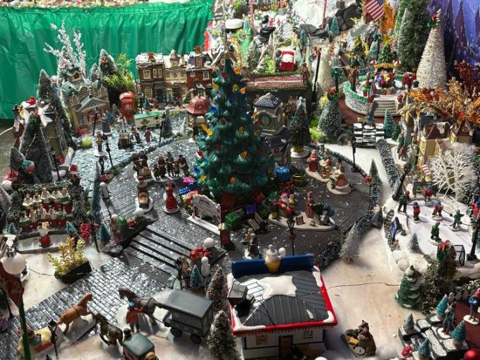A Massapequa man's miniature world of Christmas