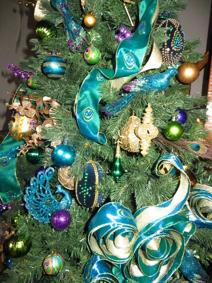 A Peacock-Themed Christmas Tree & A Festive Laundry Room – Between Naps on the Porch