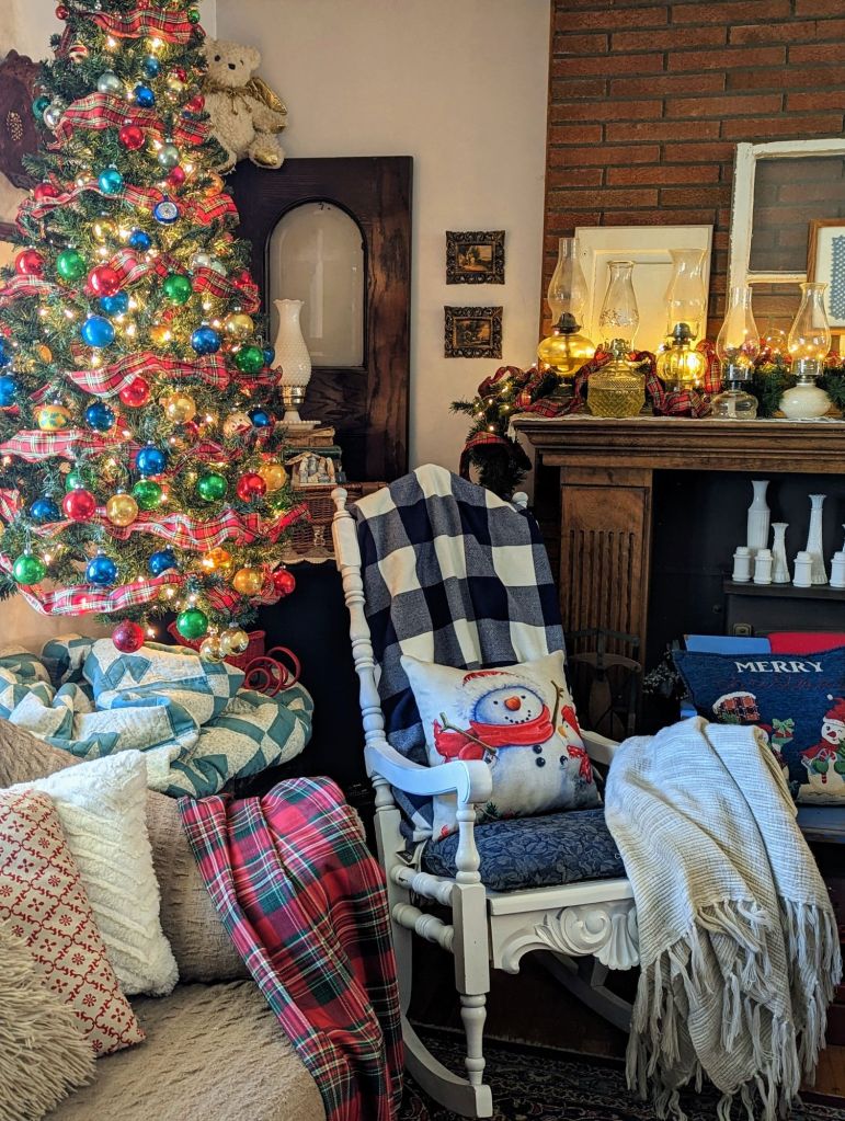 A PLAID CHRISTMAS! Fun and Festive Ways to Decorate With Plaid at Christmas time – Comfy Lane Cottage