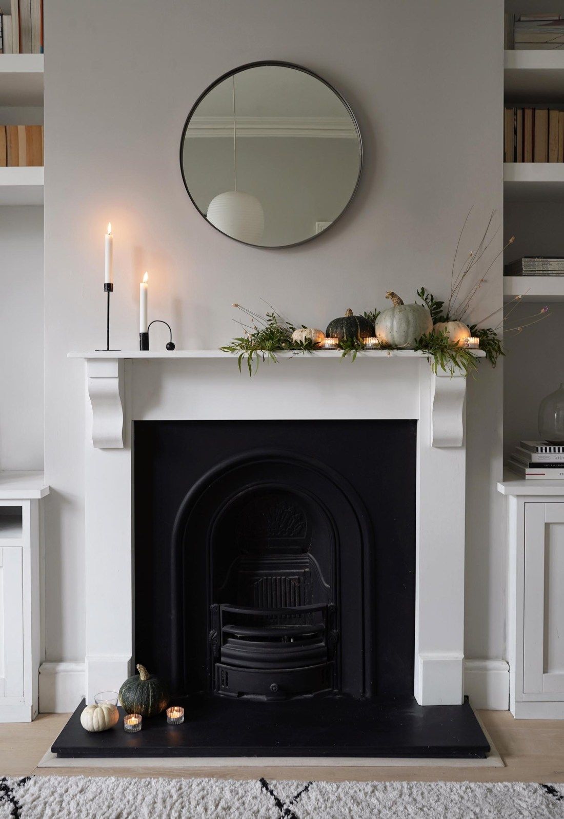 A stylish autumn & Halloween mantlepiece |
