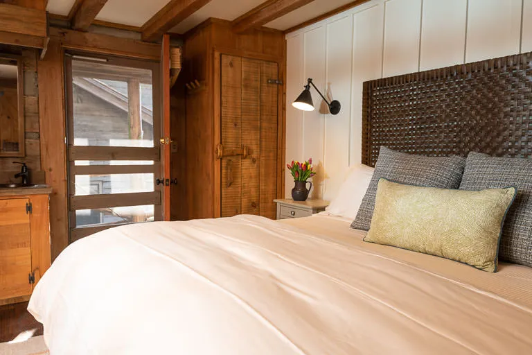 Asheville Area Luxury Cabins - Deener's Room | The Swag