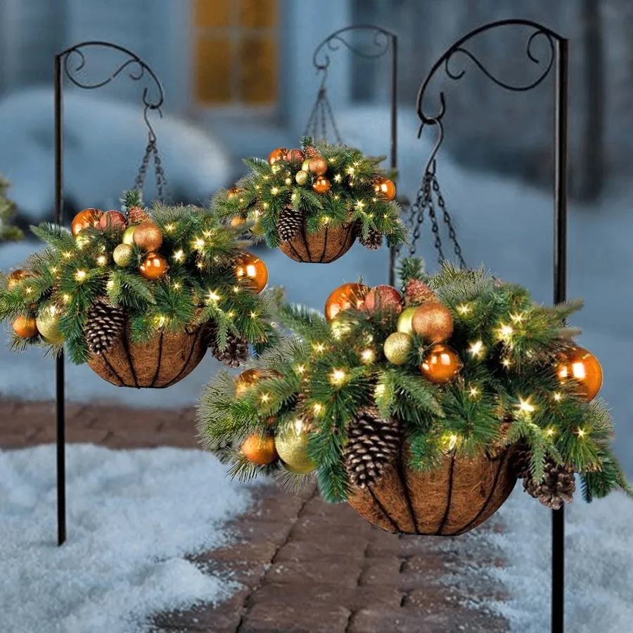 Awesome outdoor Christmas decorations for festive looks – VinWonders
