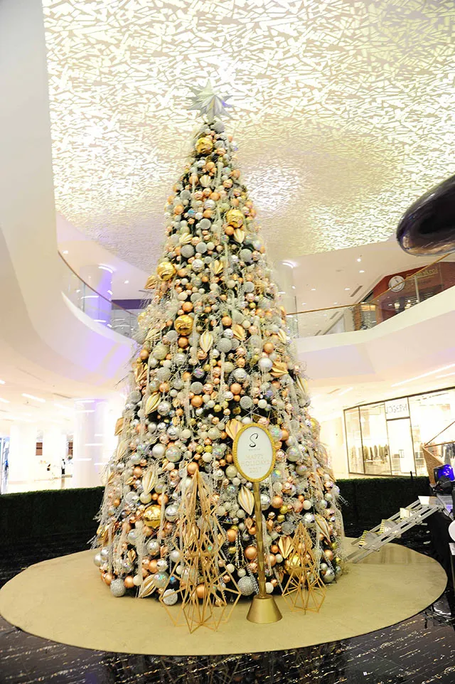 Beautifully Decorated Pearl Gold Christmas Tree