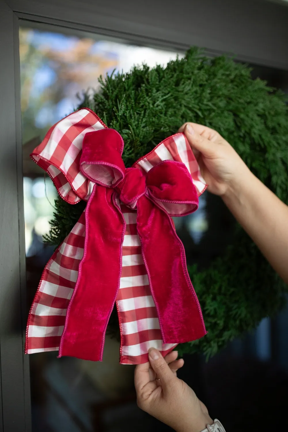 Bow & Tree Decorating Session, Kerstmarkt Weekend - December 5, 2026 -  Visit Pella, Iowa