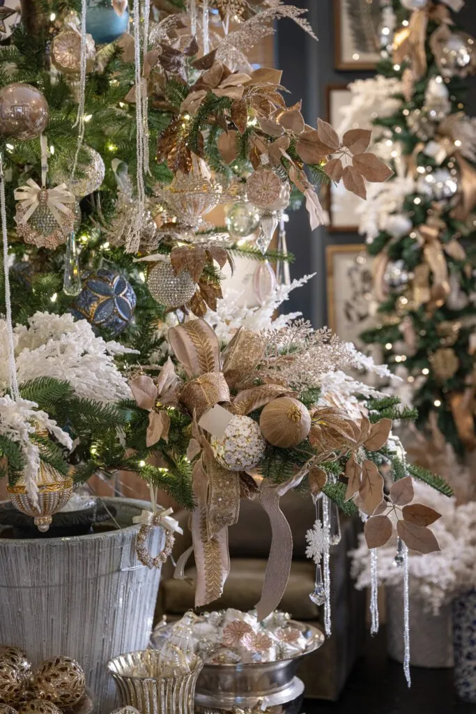 Cameo Christmas: A Timeless Holiday Elegance – Nell Hill's