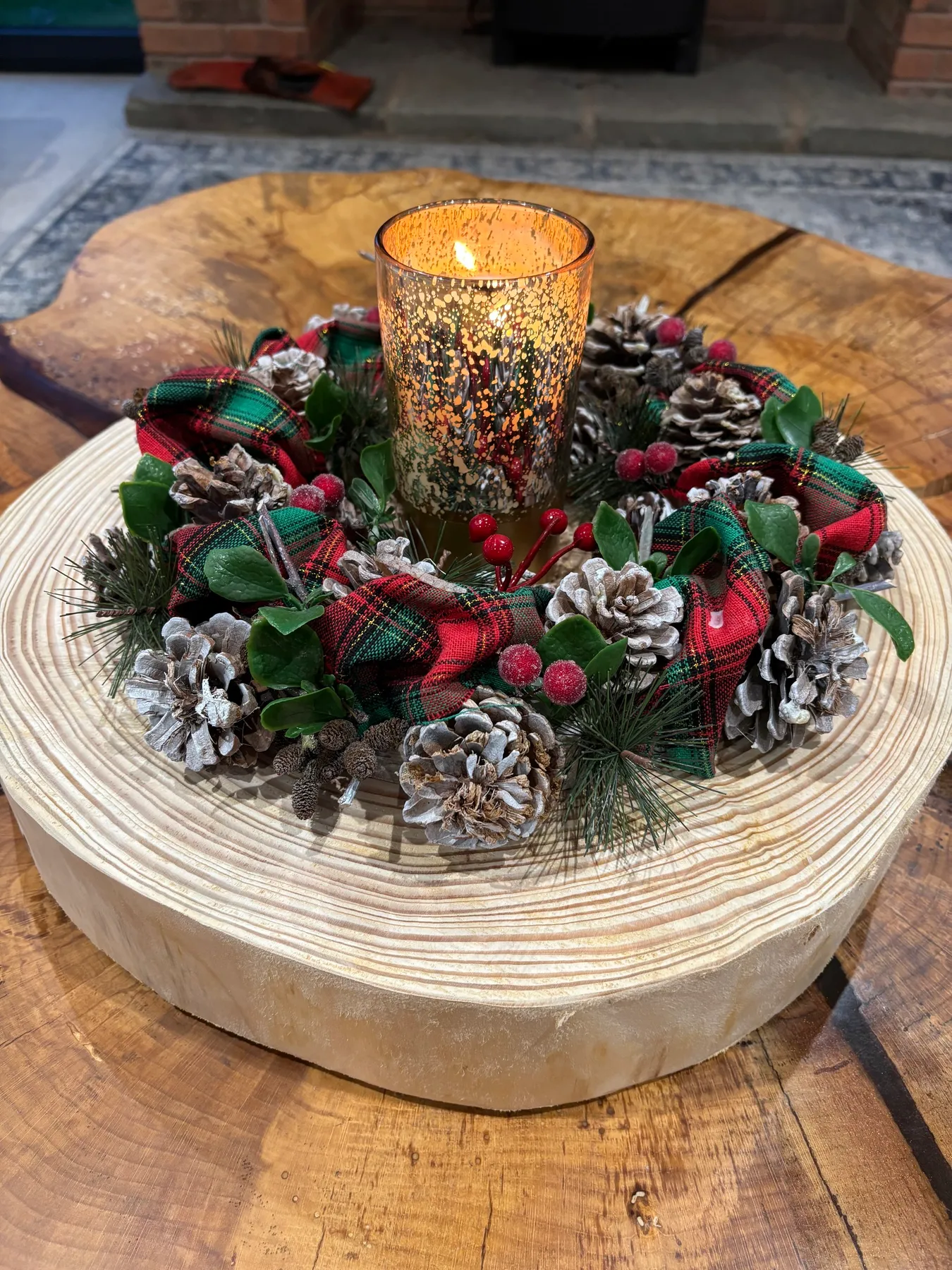 Chrisrmas table decoration centrepiece and log slice without bark |  WOODYARD THINGS