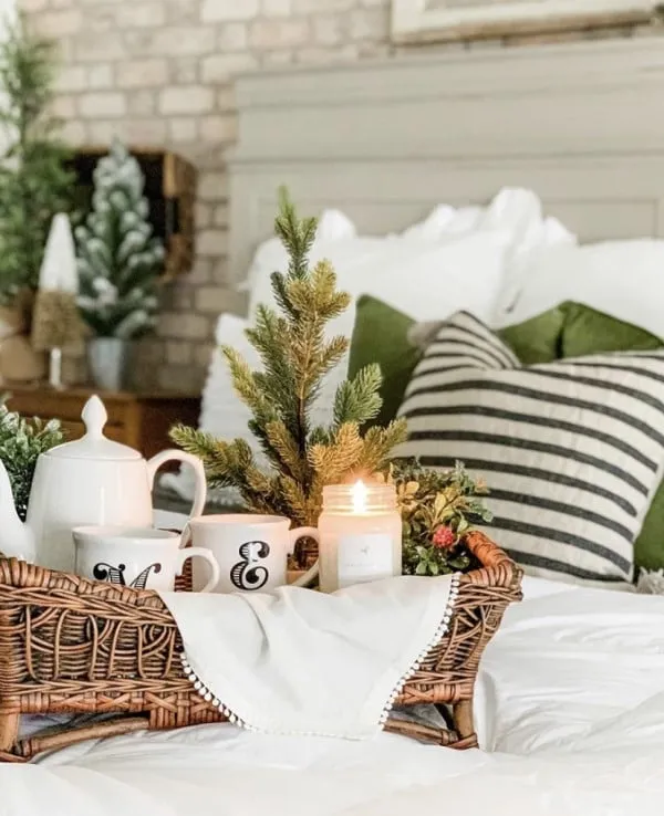Christmas Bedroom Decor Ideas to Copy This Year - Chaylor & Mads