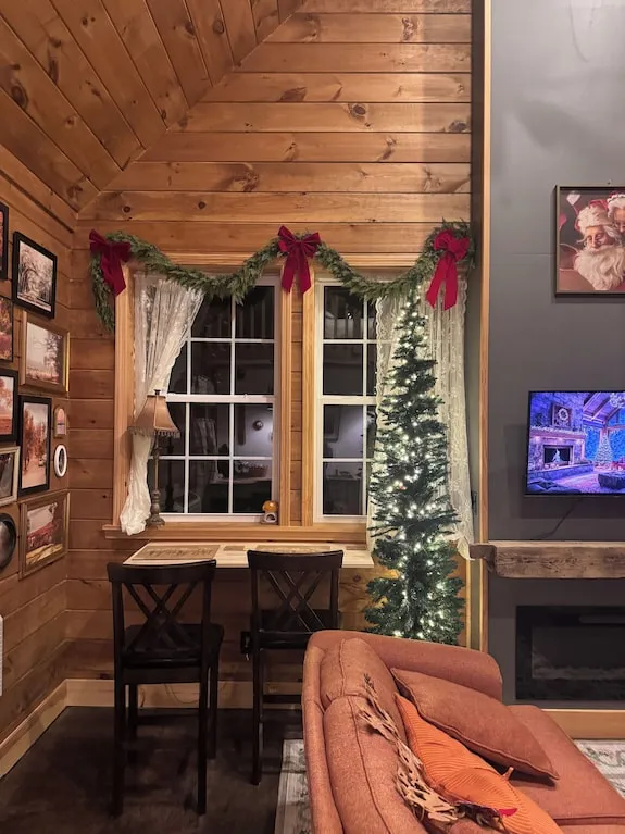 Christmas Cottage In The Countryside of Corning - Corning | Vrbo