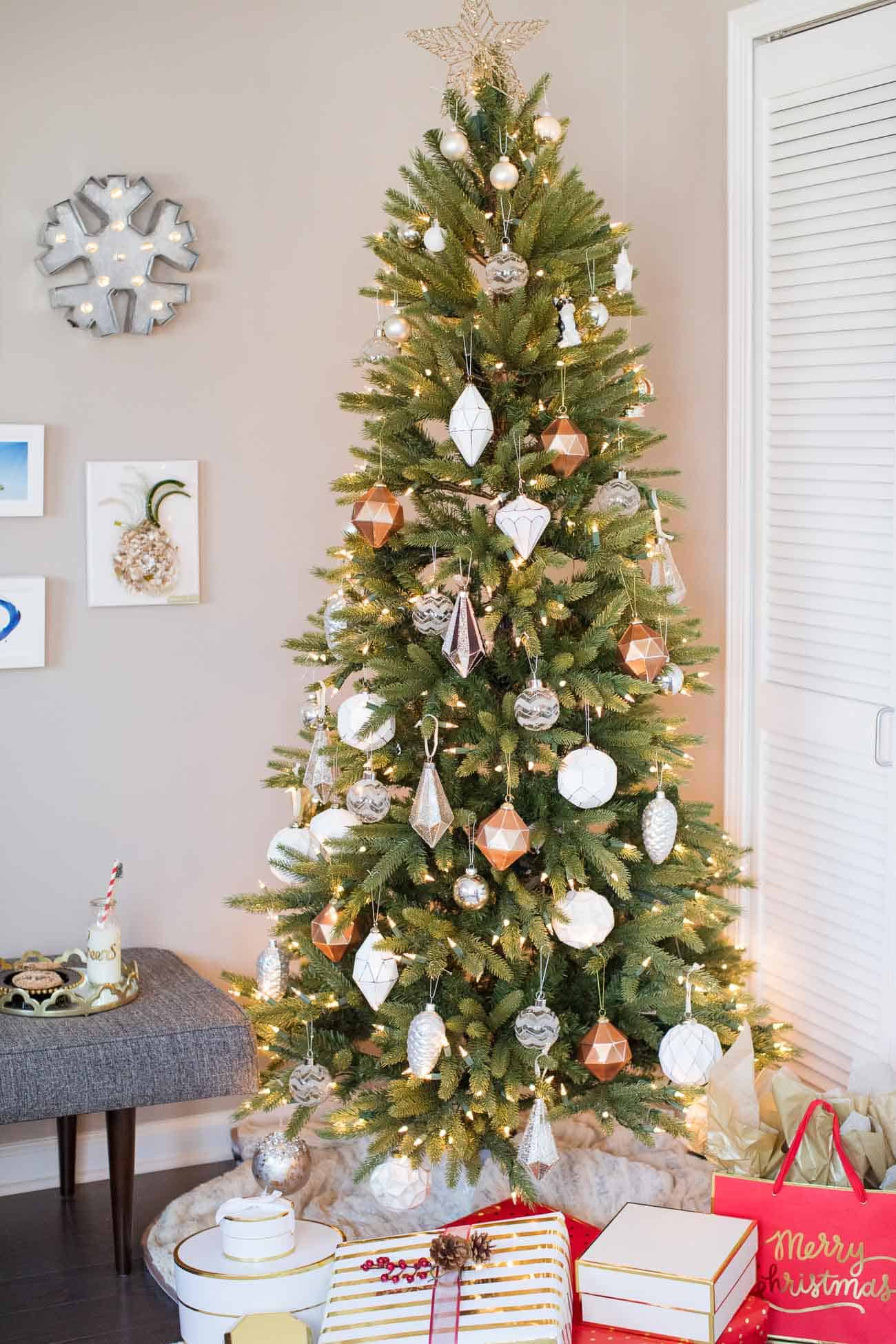 Christmas Decorating New Year's Green Christmas Trees Traditional Red And Green Christmas Tree And Decor Ideas