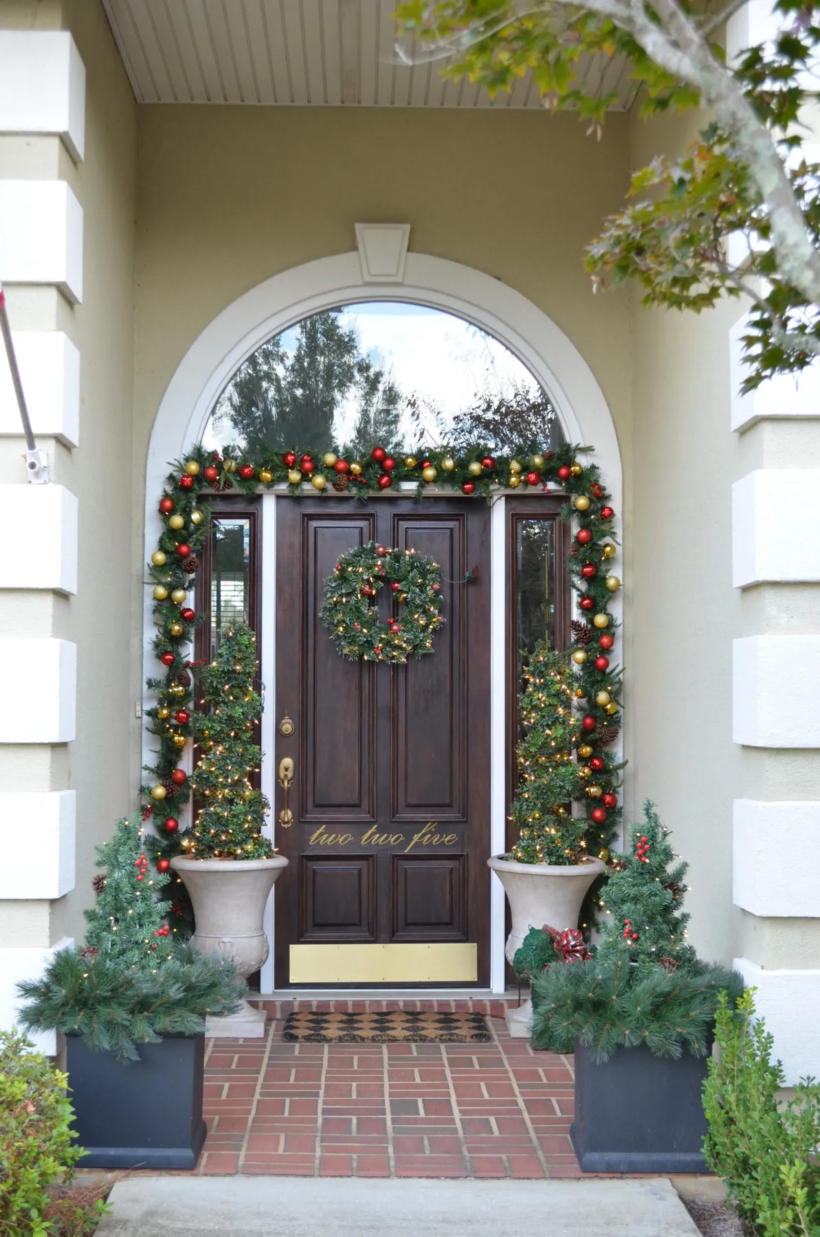 Christmas Front Porch | Edith & Evelyn