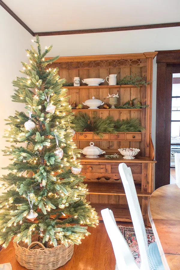 Christmas in the Dining Room (2016) - Finding Silver Pennies