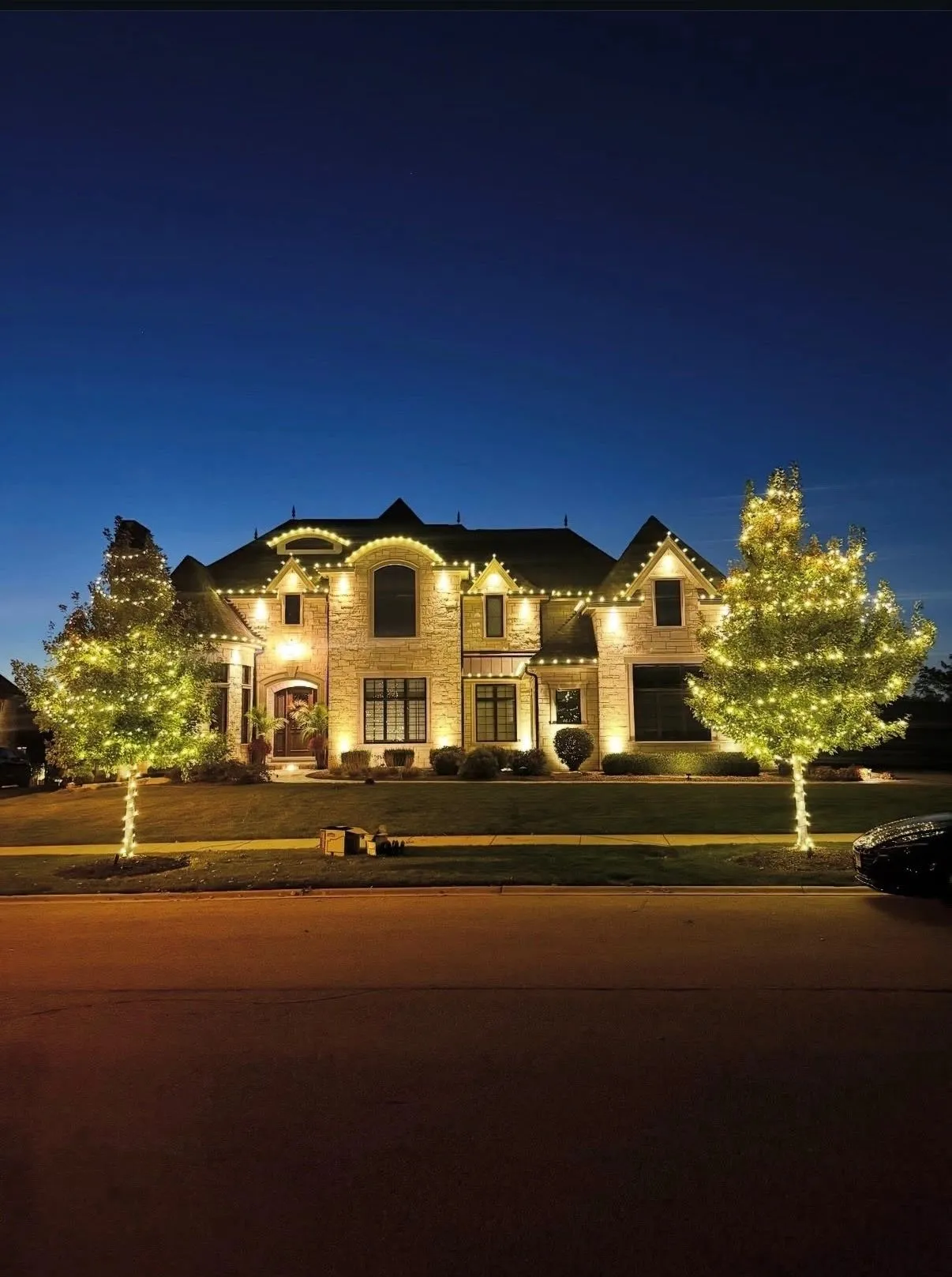 Christmas Light Installation Chicago | Loyalty Lighting