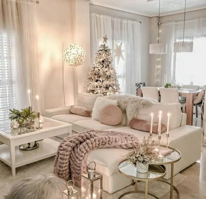 CHRISTMAS ORNAMENTS: HANDLE WITH CARE | DARLING