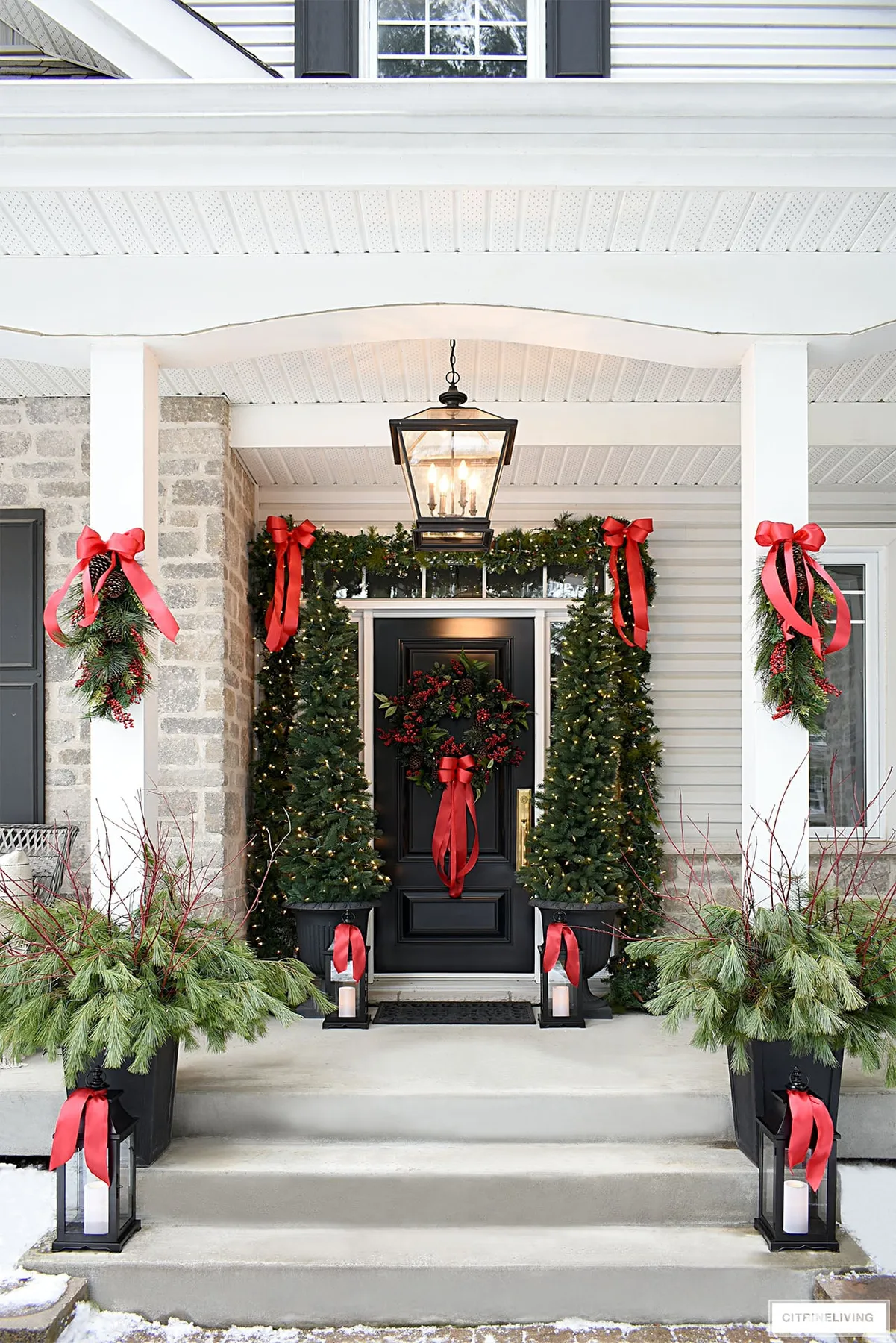 Christmas Porch Decor in Classic Red || CITRINELIVING