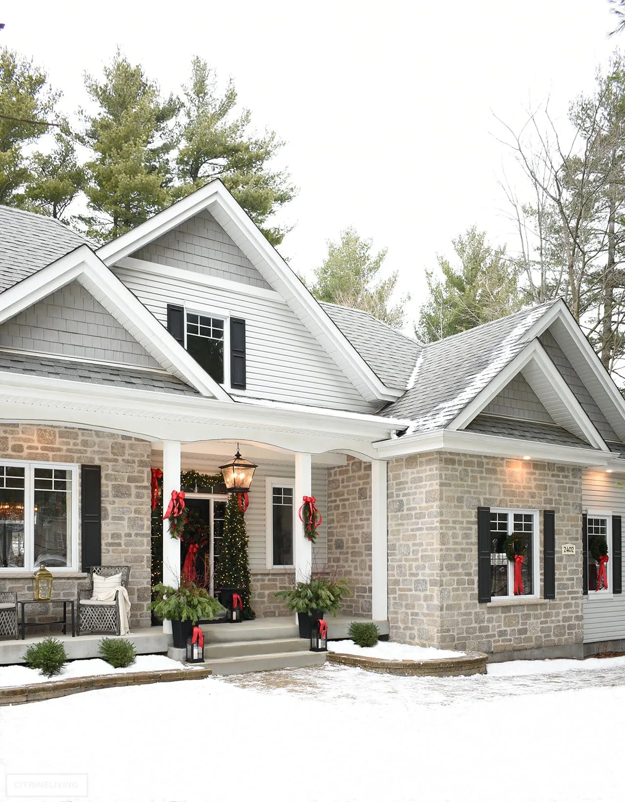 Christmas Porch Decor in Classic Red || CITRINELIVING