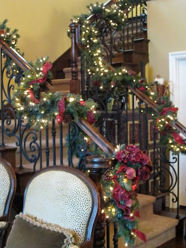 Christmas Stair Decorations – Beautiful Ideas To Spruce The Holiday