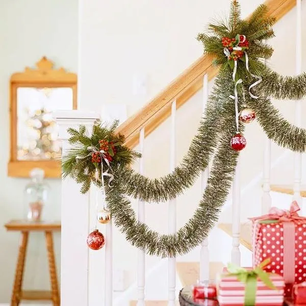 Christmas Stair Decorations – Beautiful Ideas To Spruce The Holiday
