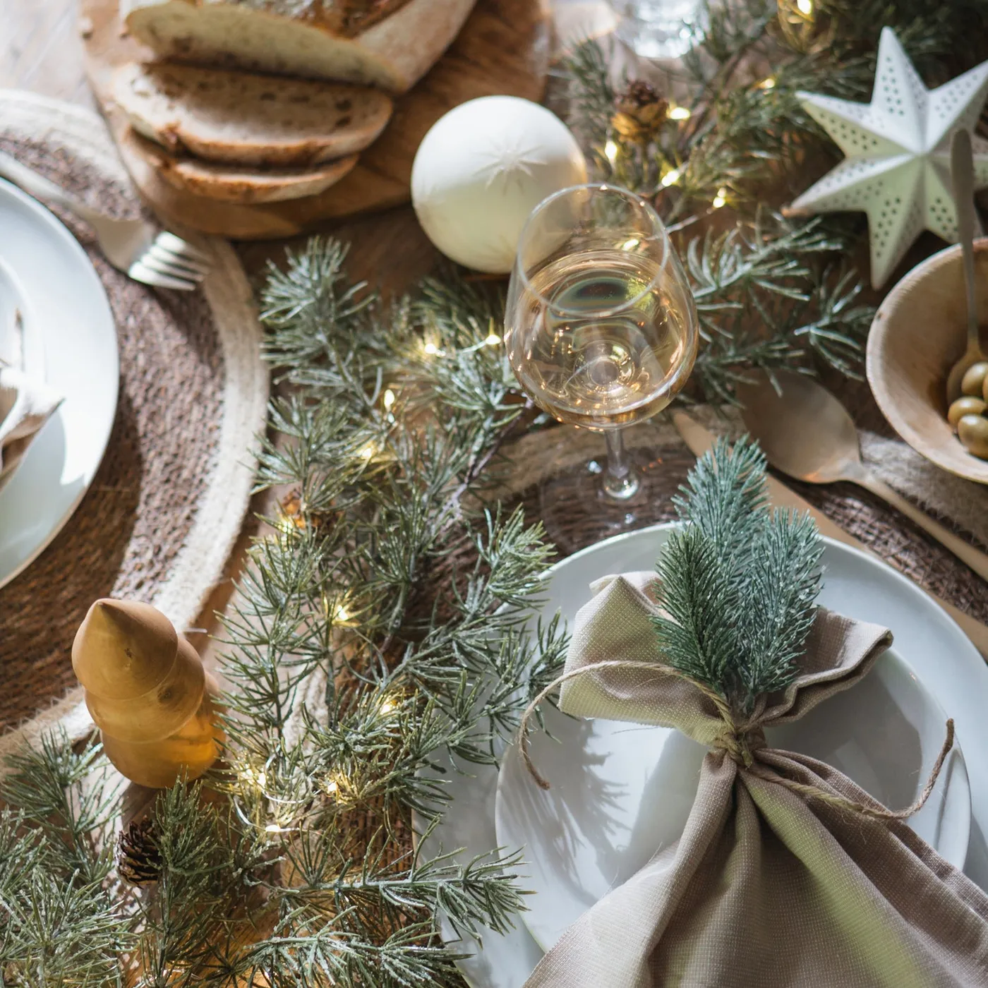 Christmas Table Decorations | It's all about Christmas
