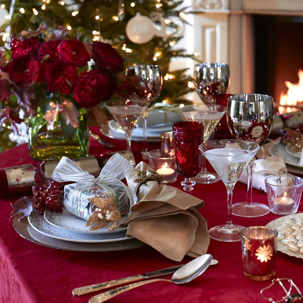 Christmas Table Red Glass Table Runners Ideas For Christmas Table Settings Christmas Ideas