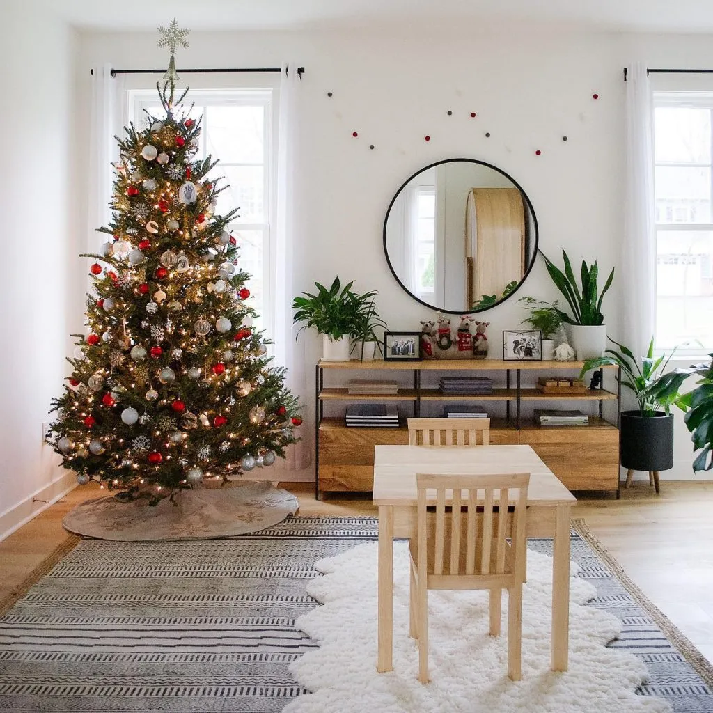 Christmas Tree Ideas: 15 Festive Ways to Decorate Your Tree for the Ho –  Rugs USA