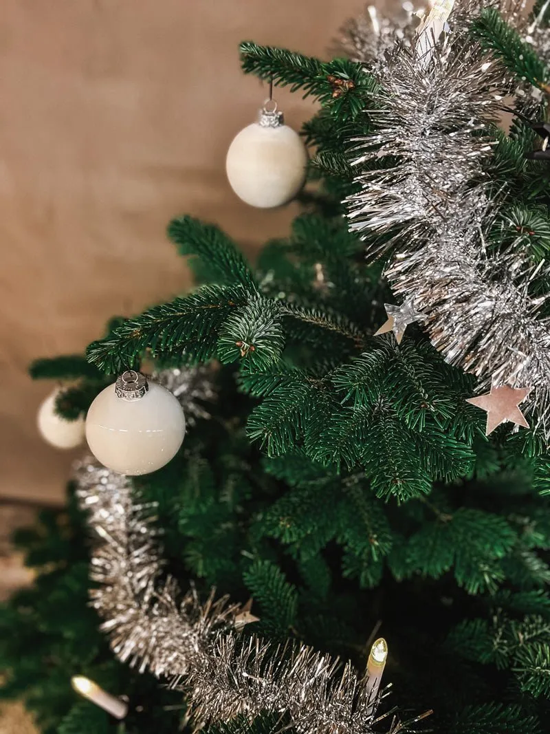 Christmas tree tinsel in silver with stars - by benson