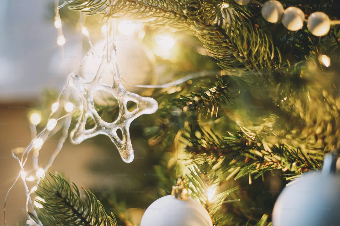 Christmas tree with white ornaments - Photo on Unsplash+