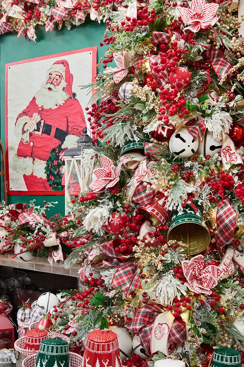 Christmas Trends 2025: Top Holiday Decor Ideas to Deck Your Halls - Decorator's Warehouse