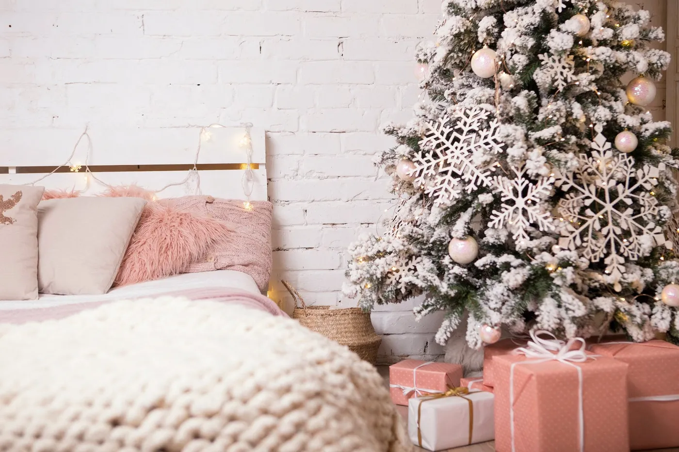 christmas_room_82def2ed-83b8-4b24-8053-847594d7909f_1024x1024.jpg?v=1764862241