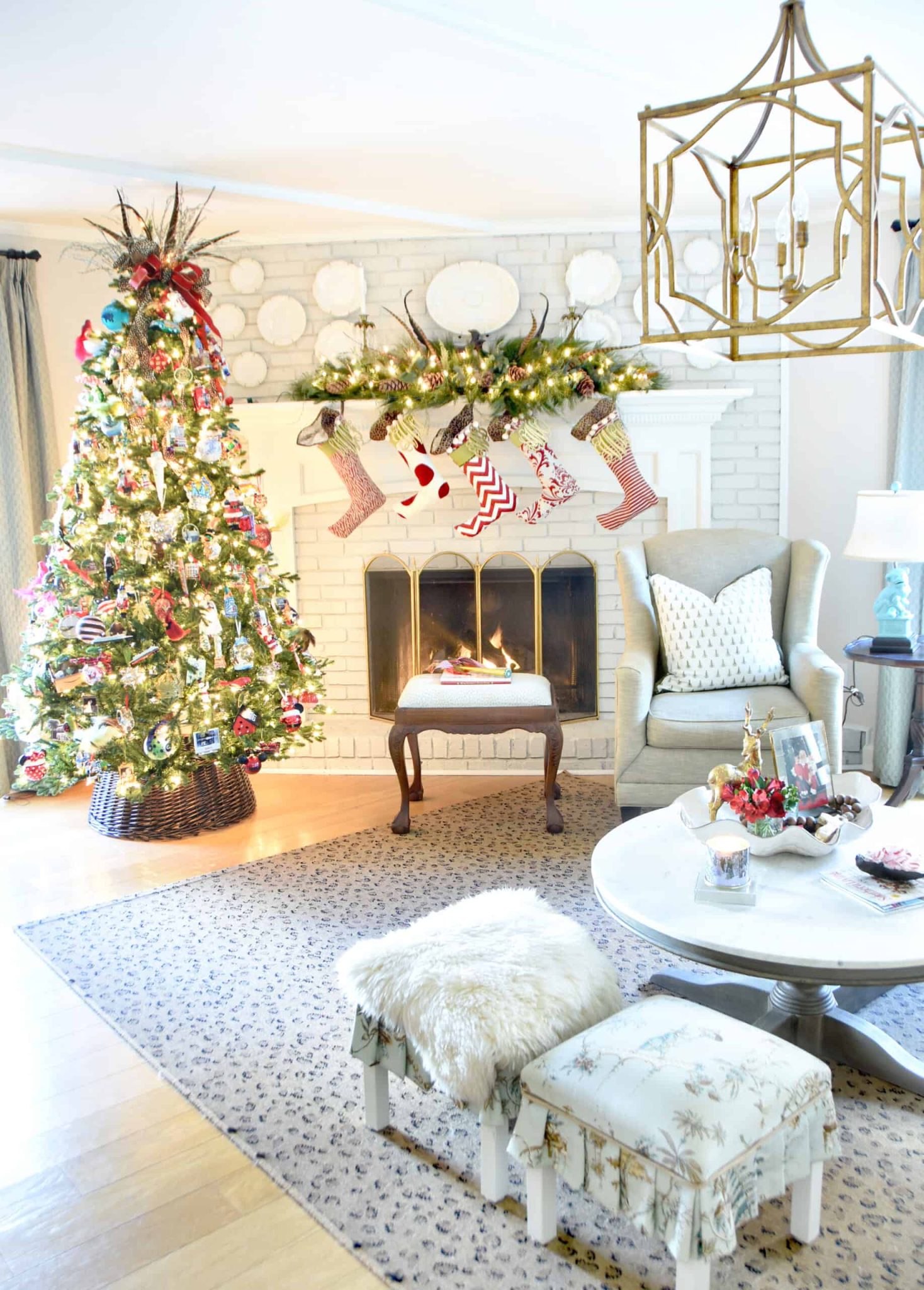 Classic Christmas Home Tour 2021 {Den + Powder Room} – Dixie Delights