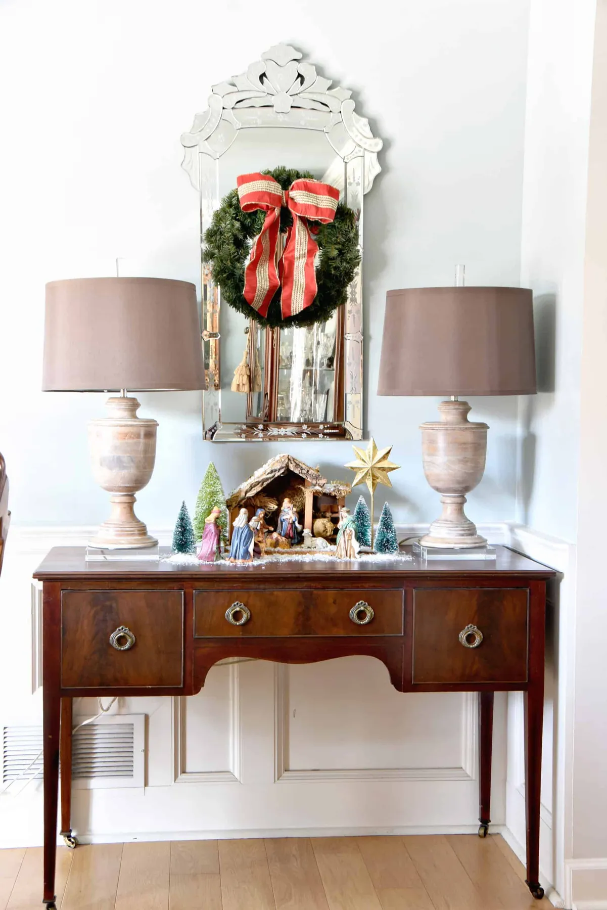 Classic Christmas Home Tour 2023 {Dining Room} – Dixie Delights