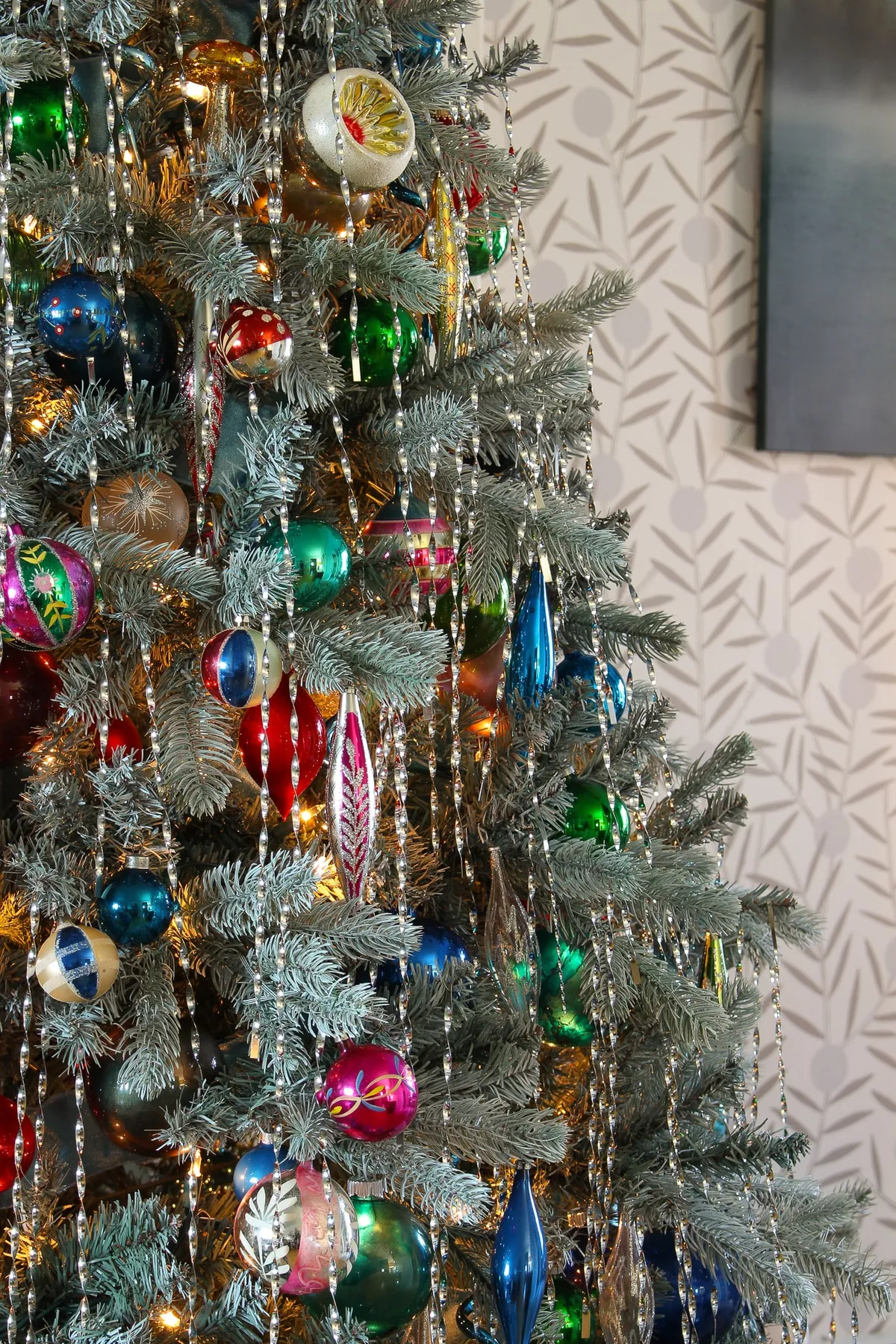 Collecting Vintage Ornaments | Dans le Lakehouse