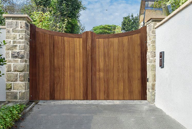 Cotswold Driveway Gate