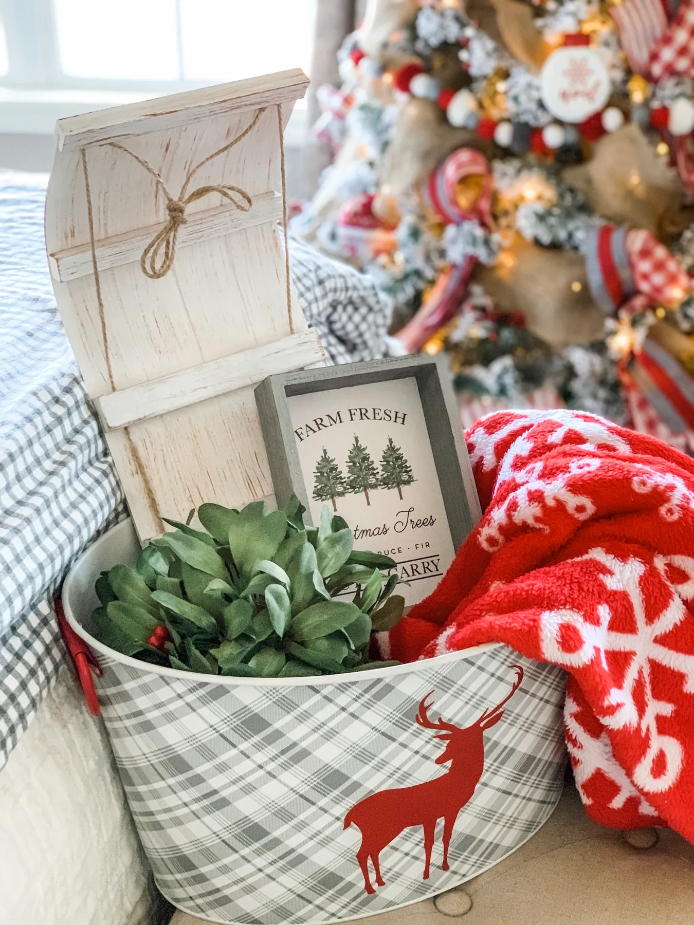 Cozy Christmas bedroom decor ideas to add some holiday cheer! - Wilshire Collections
