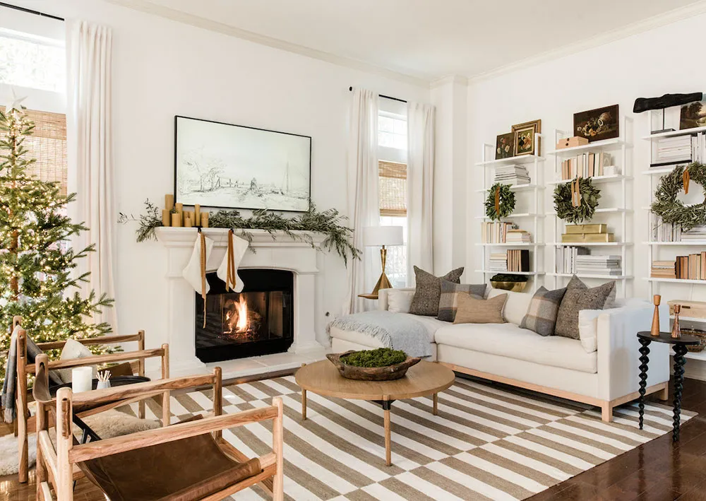 Cozy Christmas decor in a traditional home - Daily Dream Decor